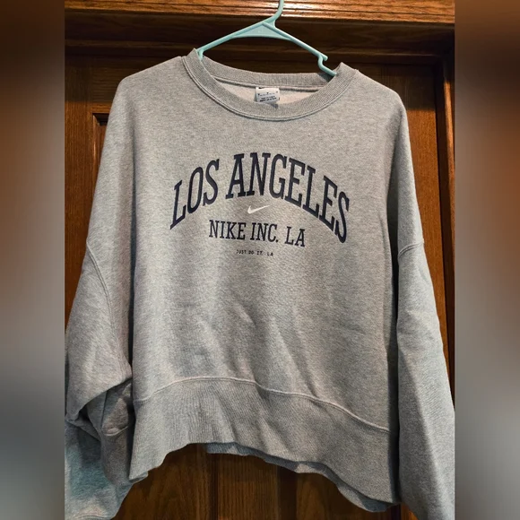 Nike Women's Cropped, Size Medium, Gray Los Angeles Sweatshirt, NIKE INC LA - Picture 1 of 10